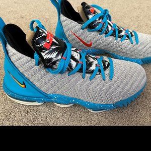 Nike Kid's Lebron XVI (GS) Basketball Shoes 6Y